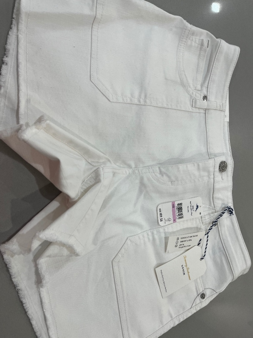 Tommy Bahama White Ella Twill Utility Short. NWT. Size 6.